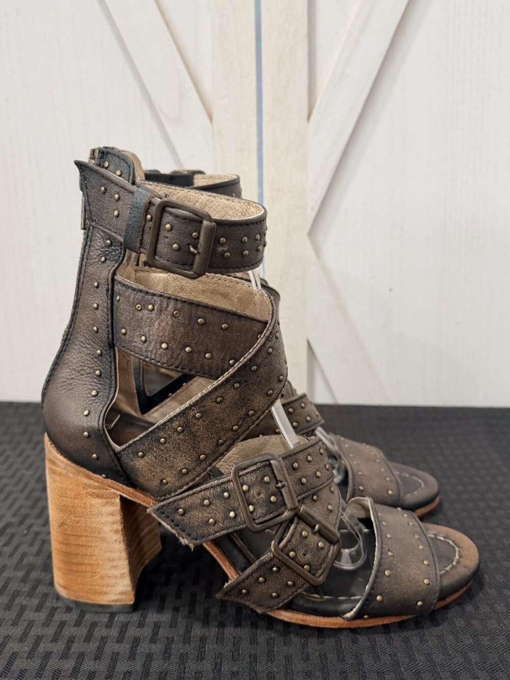 Freebird Tanica Studded Leather Gladiator Sandals Cognac Brown Size 7